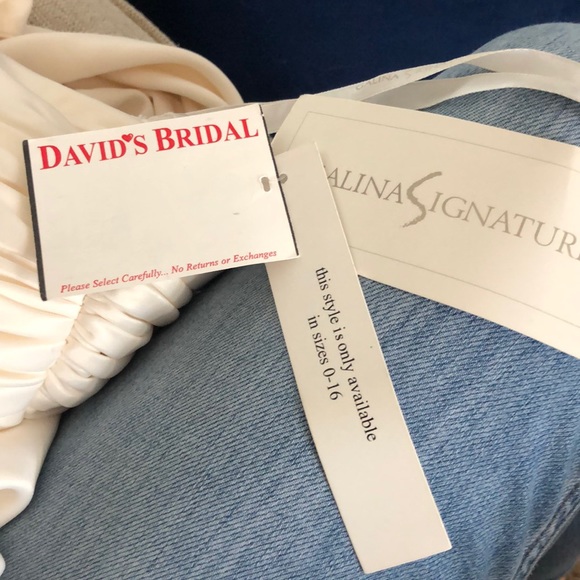 ivory wedding dress - Picture 4 of 4